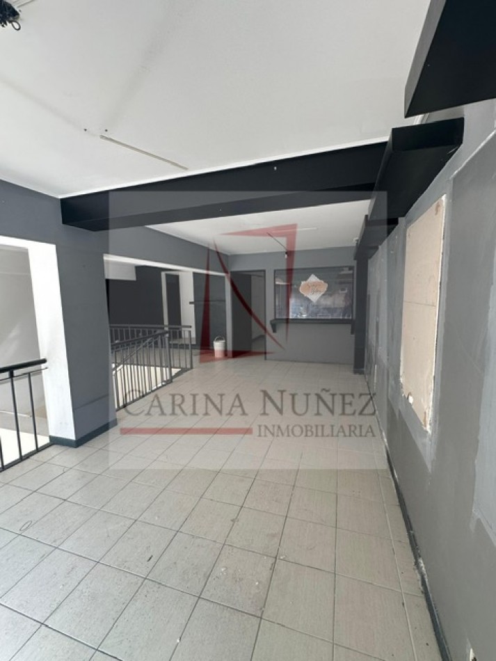 LOCAL COMERCIAL EN CALLE DEAN FUNES