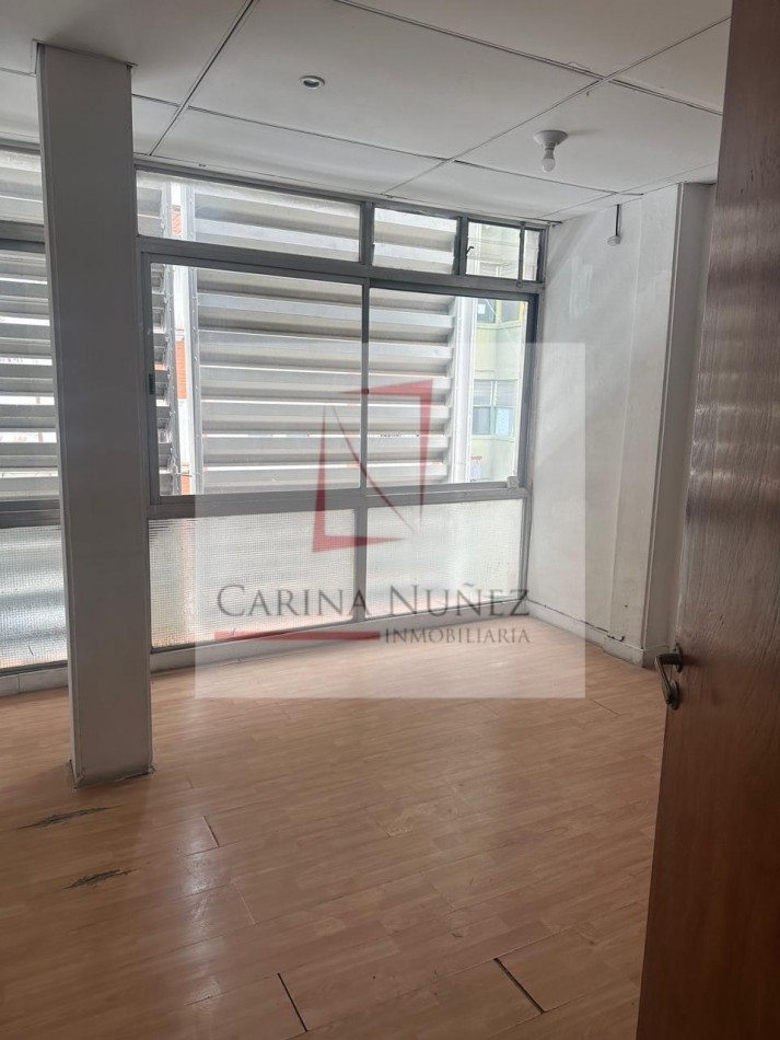 PROPIEDAD COMERCIAL EN PLANTA ALTA 11 OFICINAS 