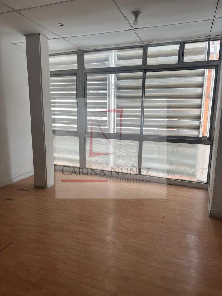 PROPIEDAD COMERCIAL EN PLANTA ALTA 11 OFICINAS 