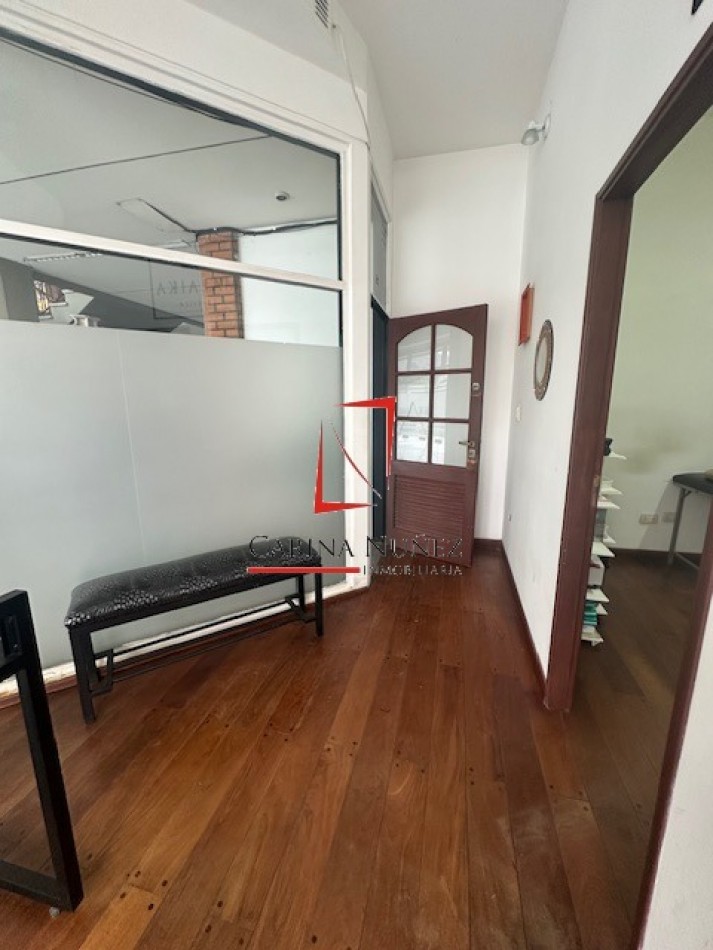 LOCAL COMERCIAL EN POSTO 20