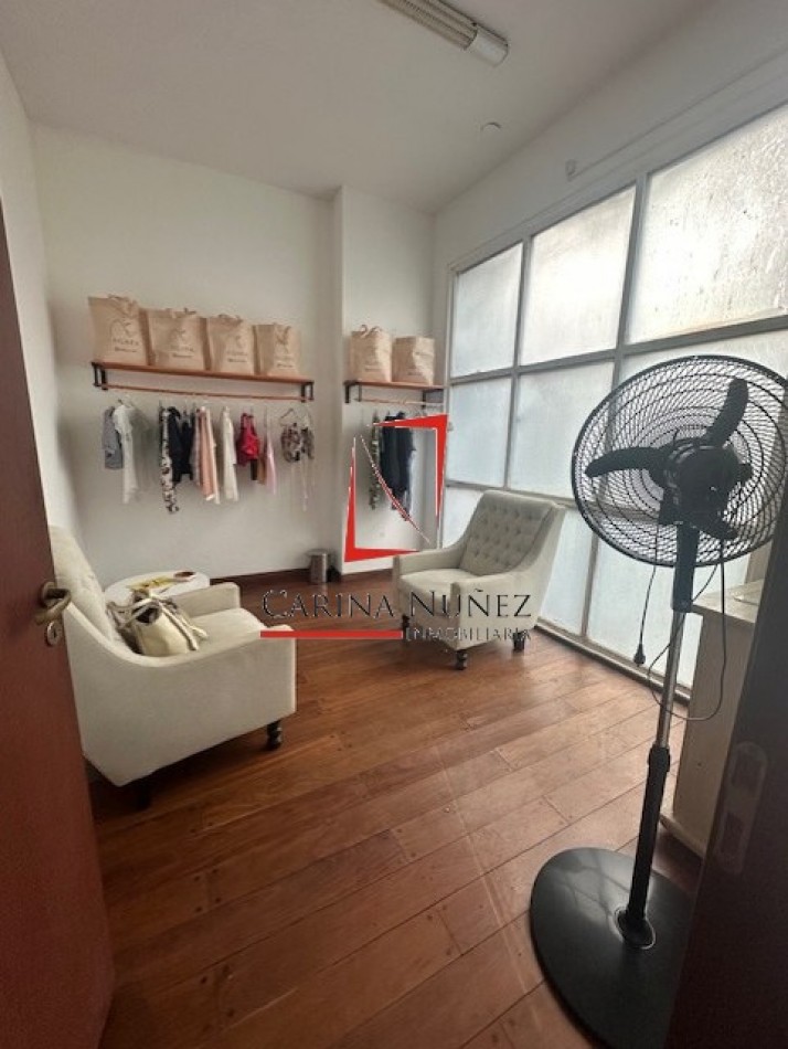 LOCAL COMERCIAL EN POSTO 20