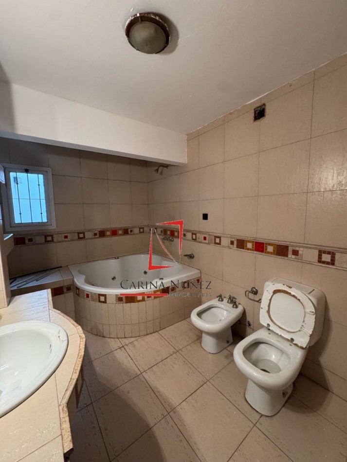 AV BICENTENARIO CASA 3 DORMI EXCELENTE